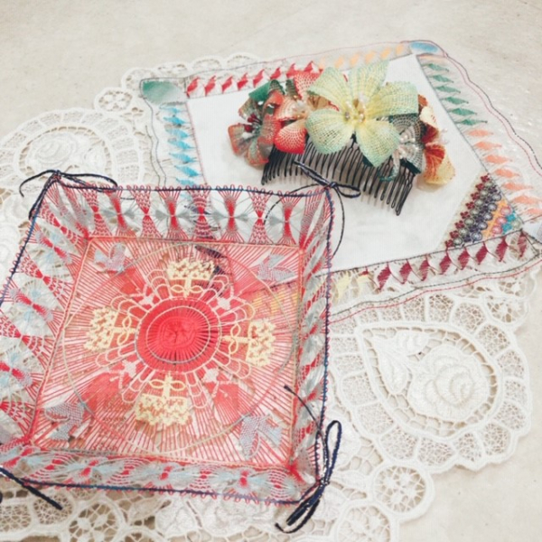 たまご形パラグアイ伝説織 ニャンドゥティ テーブルセンター テーブル