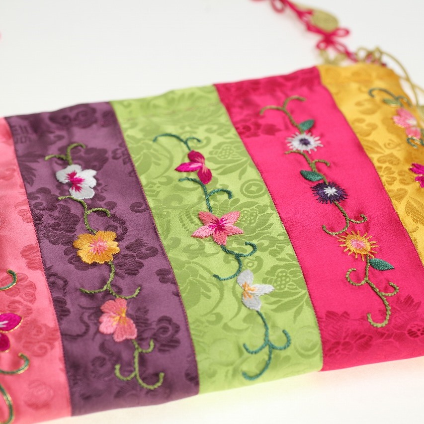 メイン画像正方 韓国刺繍.jpg