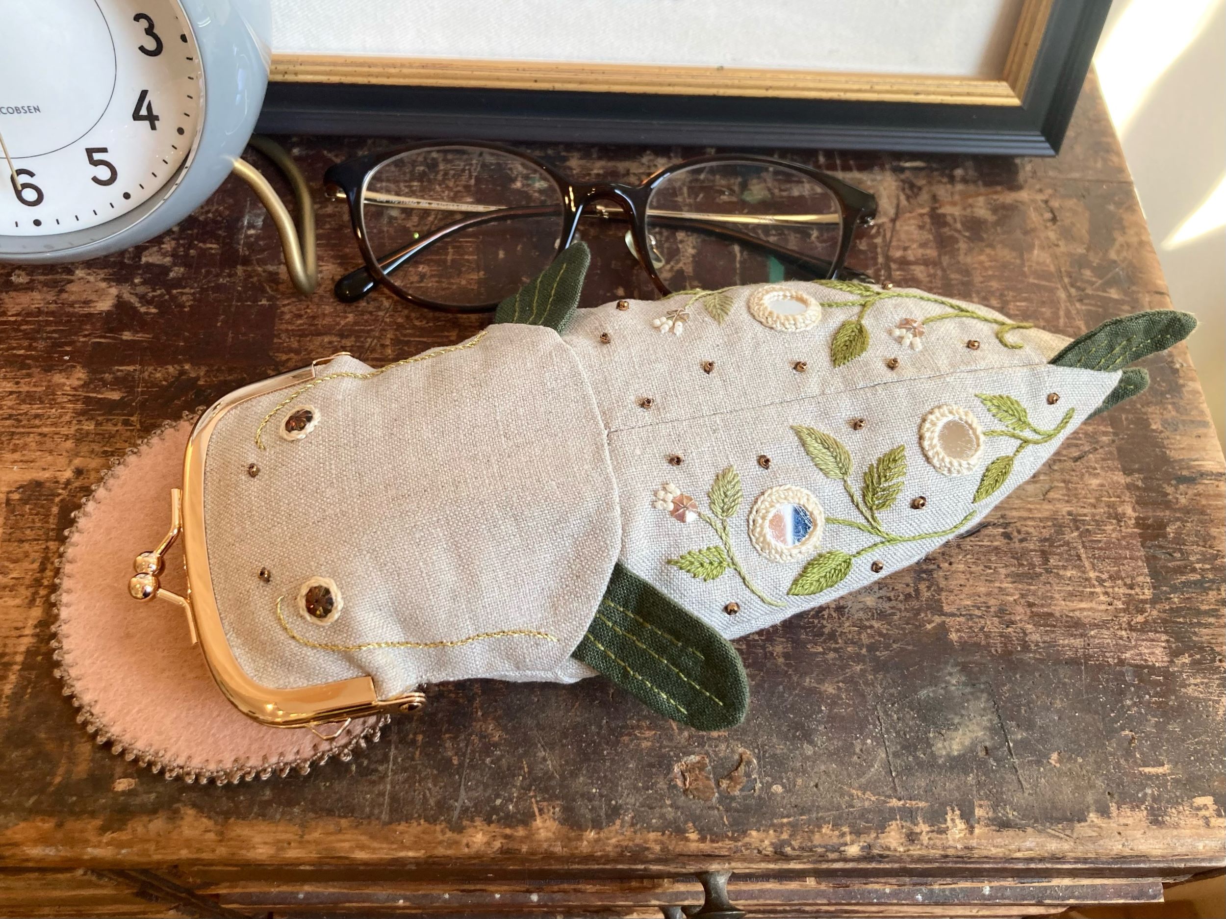 アンティークニードルワーク司祭服 クロッカス♱手刺繍 クリスチャンリネンスモック アンティークニードルワーク司祭服 クロッカス♱手刺繍 クリスチャン